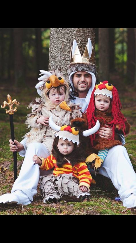 Where the Wild Things Are Where The Wild Things Are Costume, Wild Things Costume, Costume Family, Pumpkins For Halloween, Halloween Costumes To Make, Fish Costume, Halloween Rocks, Book Editorial, Christmas Float Ideas