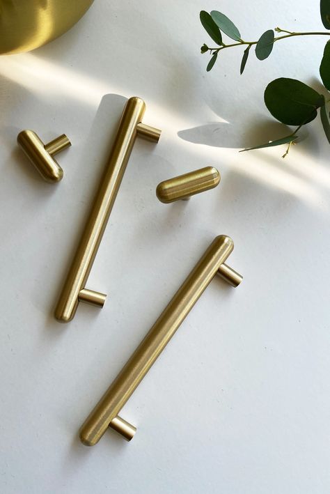 Brass Wardrobe Handles, Gold Bar Handles, Brushed Brass Kitchen Cup Handles, Door Pull Handles Brass, Brass T Bar Kitchen Handles, Wonder Woman Decorations, Kitchen Handle, 1970s Kitchen, Lower Cabinets