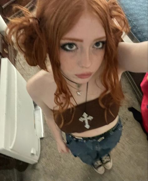 Ginger Hair Alternative, Redhead Outfit Ideas, Alt Ginger Hair, Hard Hairstyles, Ginger Goth, Ginger Hair Aesthetic, Ginger Hair Girl, Looks Pinterest, Ginger Girls