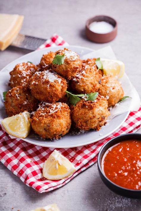 Mushroom Arancini, Winter Appetizers, Arancini Recipe, Salsa Tomatillo, Roasted Tomato Sauce, Vegan Mozzarella, Pan Fry, Tomato Mozzarella, Roasted Tomato