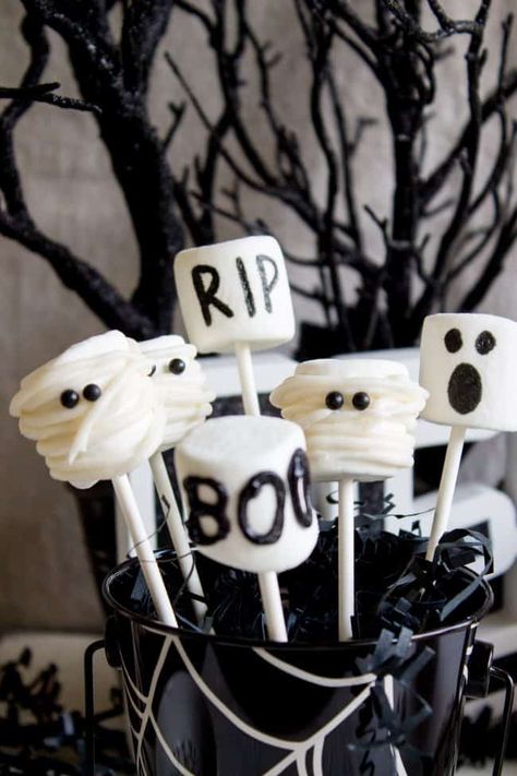 Halloween Marshmallows Ideas, Ghost Centerpieces, Halloween Pops, Boo Grams, Halloween Cakes Diy, Ghost Food, Marshmallow Halloween, Truffles Recipes, Marshmallow Sweets