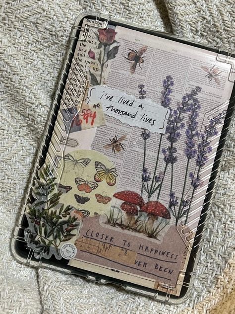 Reading Aesthetic Vintage, Kindle Case Diy, Vintage Aesthetic Scrapbook, Iphone Icon Aesthetic, Aesthetic Kindle, Scrapbook Aesthetic, Kindle Aesthetic, Aesthetic Scrapbook, Book Lovers Book