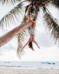 Palm Tree Photography, Palm Tree Pictures, Model Selfie, Selfie Art, Music Motivation, Beach Photography Poses, Fun Friends, Makeup Travel, Summer Nature