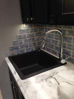 How to end edges of backsplash . . . without bullnose tile . . . Light Grey Backsplash, Brick Backsplash Kitchen, Rustic Backsplash, Travertine Backsplash, Shiplap Backsplash, Farmhouse Backsplash, Grey Backsplash, Unique Backsplash, Beadboard Backsplash