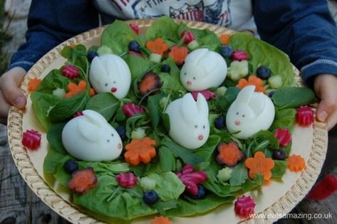 Easter Food Idea: Bunny Rabbit Easter Salad - Eats Amazing. Easter Brunch Dessert, Animal Shaped Foods, Easter Salad, Healthy Easter Recipes, Salad Making, Easter Fun Food, Easter Food Crafts, Brunch Desserts, Healthy Easter