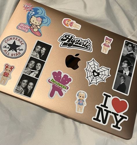 Deco Laptop, Stickers On Laptop, Macbook Case Stickers, Pc Stickers, Computer Decor, Macbook Aesthetic, Mac Stickers, Apple Laptop Macbook, Clear Phone Case Design