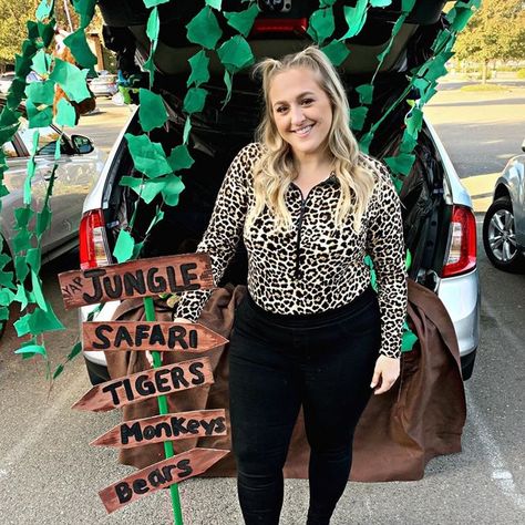 Superhero Backdrop, Stranger Things Theme, Trunk Or Treat Ideas, Grass Skirt, Halloween Preschool, Healthy Halloween, Ideas For Halloween, Under The Sea Theme, Safari Jungle