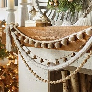 Diy Slinger, Bohemian Christmas, Christmas Fireplace Decor, Natural Christmas, Christmas Fireplace, Boho Christmas, Christmas Mantels, Farmhouse Christmas Decor, Noel Christmas