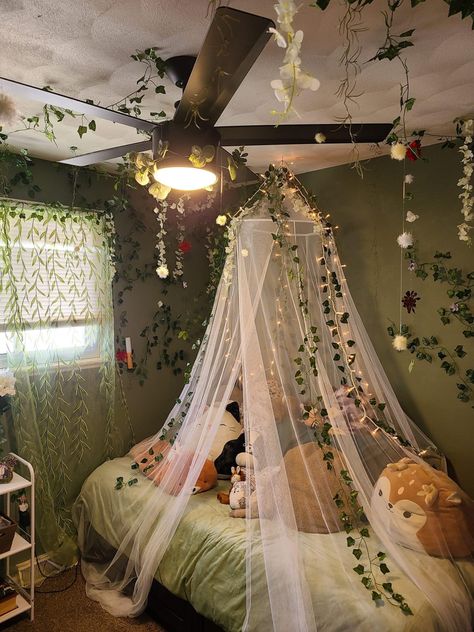 Cottage Bedrooms Ideas, Fairy Garden Bedroom, Wallpaper Bedroom Aesthetic, Cottage Bedroom Ideas, Aesthetics Bedroom, English Cottage Bedroom, Aesthetic Bedroom Design, Cozy Cottage Bedroom, Fairytale Bedroom