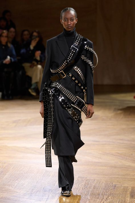 Junya Watanabe Fall 2024 Ready-to-Wear Collection | Vogue Outfit Ideas For Ocs, Baby Keem, Ideas For Ocs, Punk Chic, Cyberpunk Clothes, Runway Shoes, Runway Outfits, Runway Makeup, Androgynous Fashion