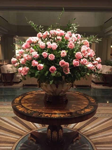 Stunning arrangement of pink roses. Hotel Flower Arrangements, Hotel Flowers, Large Floral Arrangements, Altar Flowers, Large Flower Arrangements, Flower Arrangement Designs, Church Flower Arrangements, Church Flowers, Garden Aesthetic