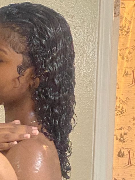 Wet Curly Hair Black Women, Wet Curly Hair Aesthetic, Aesthetic Hair Curly, Wet Curly Hair Look, Water Curly Hair, Wet Curly Hair, Wet Hair Look, Curly Hair Aesthetic, Wet Look Hair