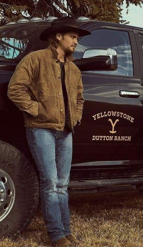 Yellow Stone Celebrity, Yellowstone Tv Series Outfits, Luke Grimes Yellowstone, Yellowstone Cowboys, Modern Cowboy Style Men, Western Outfit Men, Yellowstone Fashion, Camp Fits, Kayce Dutton