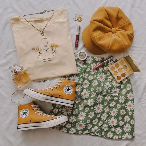 Honey Core Aesthetic Outfits, Honeycore Aesthetic Outfits, Look Retro, Mode Vintage, Mode Inspiration, Dream Clothes, Teen Fashion Outfits, Looks Vintage, Retro Outfits