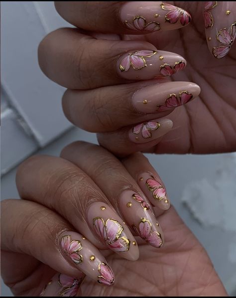 Nails With Gold Accents, Pink Floral Nails, Pink Flower Nails, Nails With Gold, Nyc Nails, Band Nails, Pretty Nail Art Designs, Almond Nails Designs, Nail Products