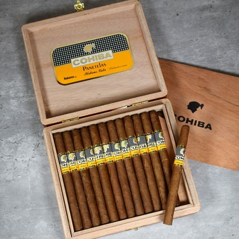 Cohiba Cigars, Godfather Movie, Whisky Bar, Cuban Cigars, Good Cigars, Pipes And Cigars, Cigars And Whiskey, Old Money Style, Puff And Pass