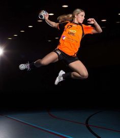 sport handball Team Handball, Handball Players, Sports Figures, Sport Body, Kids Soccer, No Makeup, كريستيانو رونالدو, Sport Photography, Action Poses