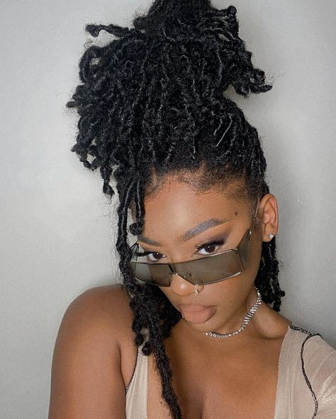 Butterfly Locs Hairstyles, Short Dreadlocks Styles, Cute Natural Hairstyles, Butterfly Locs, Short Locs Hairstyles, Faux Locs Hairstyles, Updo Styles, Braids Hairstyles Pictures, Hair Twist Styles