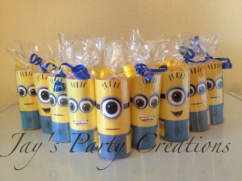 Despicable me party favor candy rolls.  For purchasing info visit my etsy shop @ https://www.etsy.com/shop/CleverCreations112  Or Facebook @: Www.facebook.com/jvpartycreations   Or Instagram @:  Jayspartycreations Minion Candy, Despicable Me Party, Minion Theme, Minion Birthday Party, Minions Love, Minions Despicable Me, Minion Birthday, Candy Party Favors, Minion Party