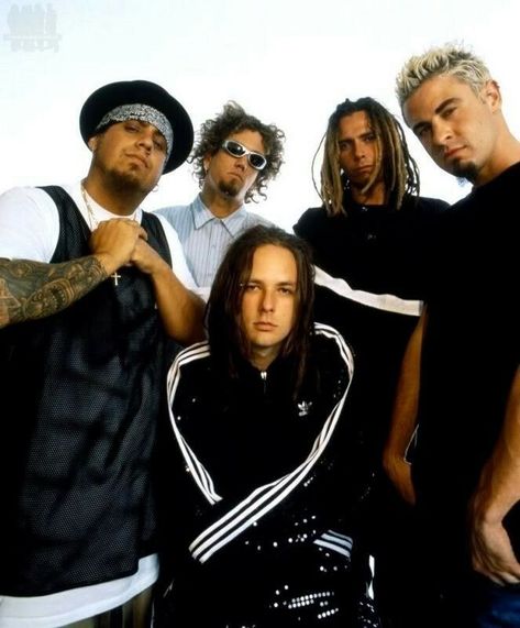 Munky Korn, 90s Rock Bands, Korn Band, Jon Davis, Jonathan Davis, Destroyer Of Worlds, Dumpster Fire, Heavy Metal Music, Band Photos