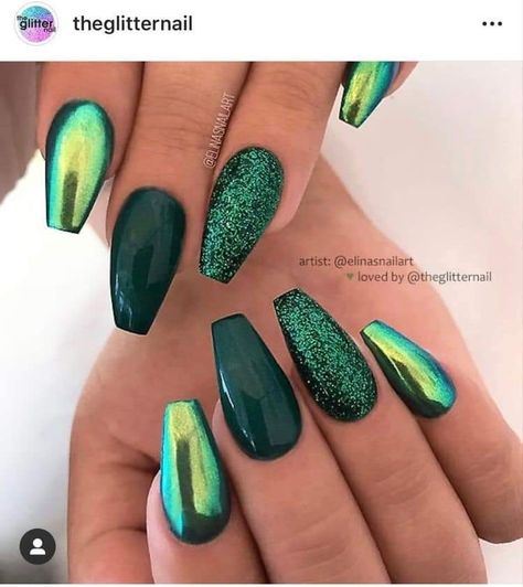 Crome Nails With Design, Green Holographic Nails, 40th Birthday Nails, Chrome Halloween Nails, Green Chrome Nails, Green Acrylic Nails, Dark Green Nails, Chrome Nails Designs, Chrome Effect