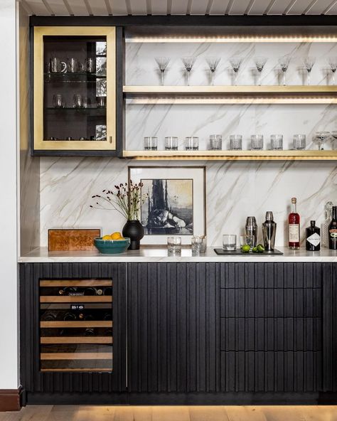 AE Design (@ae_design_) • Instagram photos and videos Modern Dry Bar, Bar Wall Ideas, Modern Wet Bar, Dry Bar Ideas, Wine Credenza, Glass Shelving Unit, Ikea Bar, Home Bar Rooms, Built In Bar