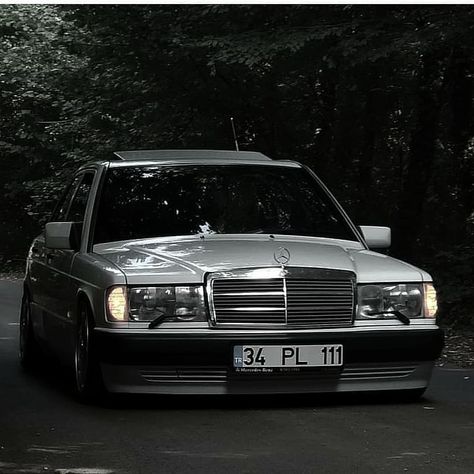 Old School Mercedes, 80s Mercedes, School Instagram, Old Mercedes, Mercedes Benz 190e, Mercedes 190, Mercedes W124, Mercedes Benz 190, مرسيدس بنز