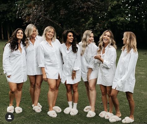 Prep Outfits, Bridesmaid Get Ready Outfit, Wedding Entourage, Bridal Party Getting Ready, Bridesmaid Photoshoot, Unique Bridesmaid, Bridesmaid Getting Ready, Bridesmaids Photos, Bridal Photoshoot