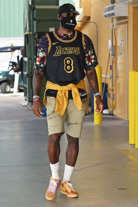 Lakers Jersey Outfit Men, Basketball Jersey Outfit Men, Jersey Outfit Men, Basketball Jersey Outfit, Men Streetwear Fashion, Men Streetwear, Jersey Outfit, Nba Jersey, Nba Players