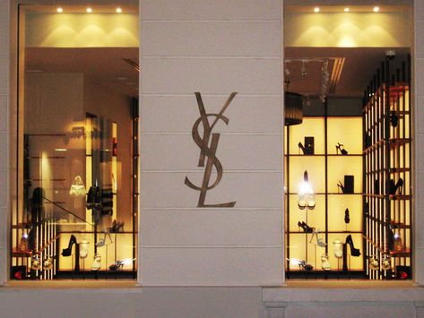 Yves Saint Laurent - RencontreUnArchi.com Showroom luxe travaux Architectes Ysl Interior Design, Ysl Store Aesthetic, Ysl Store, Saint Laurent Store, Arch Design, Yves Saint Laurent Bags, Boutique Interior, Basic Design, Shop Window Displays