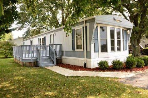 5 Budget-Friendly Mobile Homes For Sale This Month Mobile Home Outdoor Ideas, Mobile Home Siding, Mobile Home Landscaping, Used Mobile Homes, Small Mobile Homes, Mobile Home Redo, Luxury Mobile Homes, Mobile Home Doublewide, New Mobile Homes