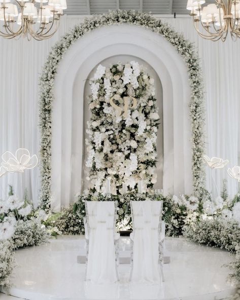 Akad Nikah Decoration, White Decoration Wedding, Luxury Wedding Backdrop, Dekor Akad, Butterfly Wedding Dress, Pelamin Nikah, Elegant Wedding Colors, Wedding Ceiling Decorations, Wedding Artwork