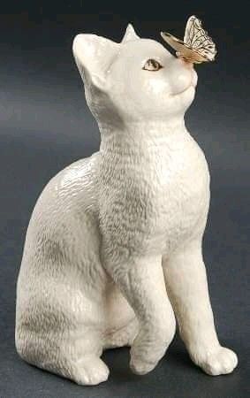 Egyptian Cats, Eye To Eye, Soyut Sanat Tabloları, Cat Statue, Ceramic Animals, Clay Art Projects, Cat Decor, Tableware Accessories, Cat Sitting