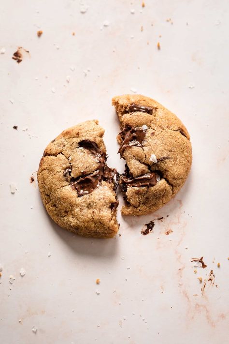 Chocolate Fudge Crinkle Cookies, Best Chewy Chocolate Chip Cookies, Tahini Chocolate Chip Cookies, Tahini Chocolate, Cookie Shots, Food Photography Dessert, Iced Oatmeal Cookies, Baking Photography, Cookies Branding