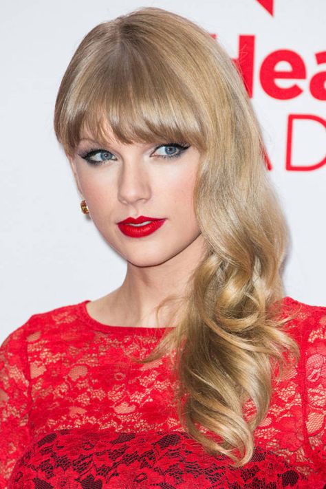 Red Era Makeup, Era Makeup, Taylor Swift 2012, Taylor Swift Makeup, Celebrities Hairstyles, Style Taylor Swift, Ashley Green, Taylor Swift Collection, Red Carpet Hair