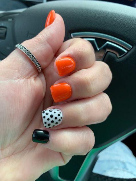 Orange And Black Football Nails, Black White Orange Nails, Black White And Orange Nails, Orange White And Black Nails, Orange And Black Nails Acrylic, Orange Black And White Nails, Halloween Sns Nails, Orange Black Nails, Black And Orange Halloween Nails