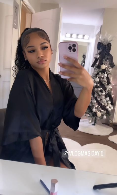 Maya Love Outfits, Maya Love, Mirror Pictures, Sleek Ponytail Hairstyles, Swag Girl Style, Sleek Ponytail, Girl Swag, Simple Trendy Outfits, Girls Life