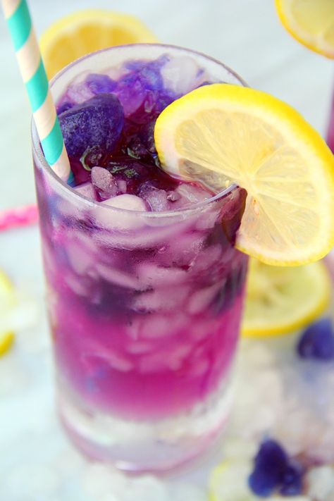 Color Changing Lemonade - A magical, color-changing, slushy lemonade that will entertain and wow both children and adults. #bitzngiggles #colorchanging #galaxy #lemonade #butterflypeaflower #tea #magical #lemonade #drinksforkids #partydrinks #galaxybirthdayparty #drinkrecipe Color Changing Lemonade, How To Make Lemonade, Slushy Drinks, Rice Desserts, Purple Food, Colorful Drinks, Summertime Drinks, Natural Food Coloring, Butterfly Pea Flower