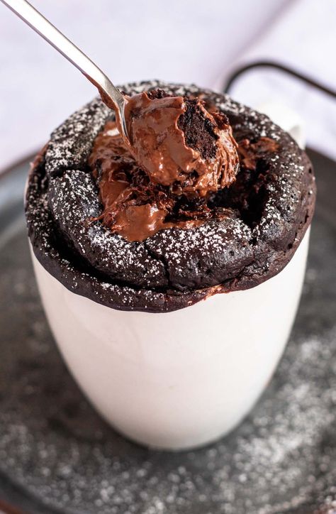 Easy Nutella Mug Cake, Nutella Microwave, Mug Cake Eggless, Small Chocolate Cake, Nutella Recipes Brownies, Fluffy Chocolate Cake, Nutella Mug Cake, Easy Mug Cake, Chocolate Biscuit Cake