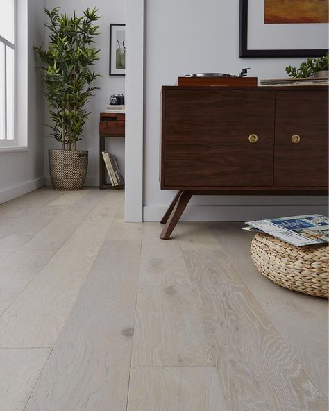 White Washed Wood Floors, White Wash Wood Floors, White Washed Floors, Wood Floor Finishes, White Washed Wood, Whitewashed Wood, Dark Wood Furniture, Older Homes, Dark Floors