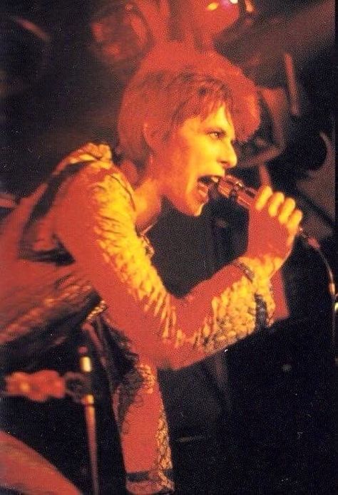 David Bowie Born, Mick Ronson, David Bowie Ziggy Stardust, Bowie Starman, David Bowie Ziggy, Space Oddity, Major Tom, Ziggy Stardust, Glam Rock