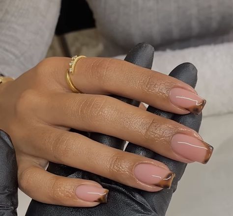 Shellac Nails Black Women, Fall Autumn Nails, Short Classy Nails, Gel Toe Nails, Cute Short Nails, Simple Gel Nails, Minimal Nails, French Tip Acrylic Nails, Simple Acrylic Nails