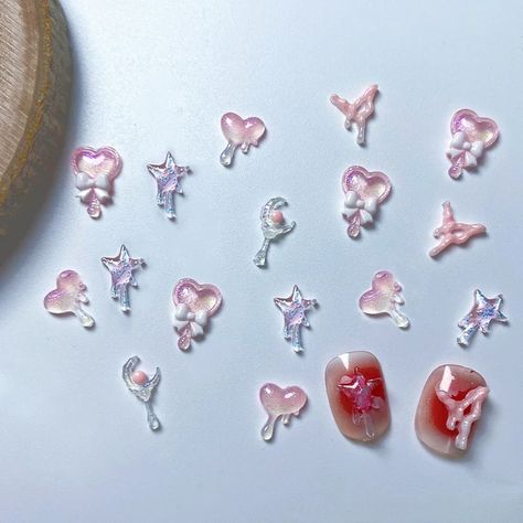 🌟 Add a Touch of Magic to Your Nails! 🌟 Transform your nails into a work of art with our 20Pcs Pink Auroras Glitter Heart Shaped Kawaii Nail Rhinestones! These 3D glow-in-the-dark transparent nail charms are perfect for creating a unique, dreamy look that shines day and night. Whether you're prepping for a special occasion or just want to express your style, these DIY nail art accessories will take your manicure game to the next level. ✨ Features: Heart-shaped design for a cute and charmin... Nails Kawaii, Resin Nail Art, Korean Kawaii, Luminous Nails, Nail Rhinestones, Nail Art Charms, Heart Diy, Nail Art Jewelry, Transparent Nails