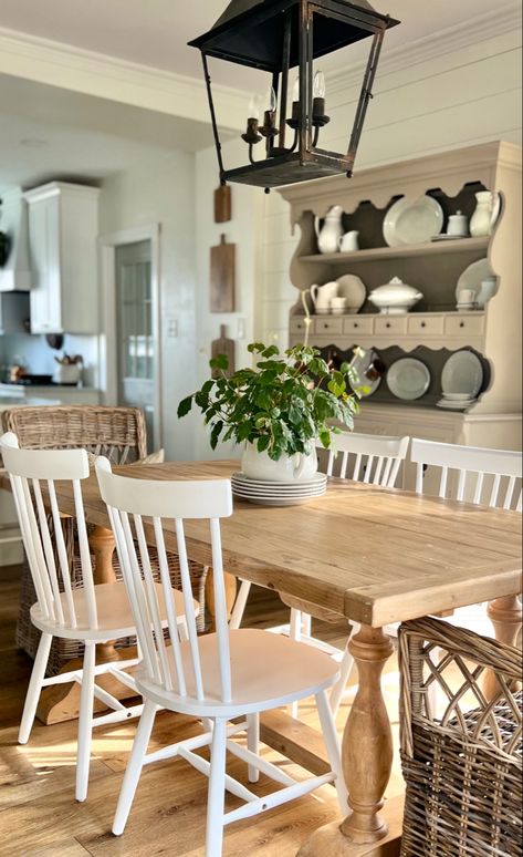 Cottage Farmhouse Dining Room, Amy Fritz Home, Dining Centerpiece Ideas, English Cottage Dining Room, Cottage Core Dining Room, Cottage Dining Room, 1800s Home, Dining Centerpiece, Cottage Dining Rooms