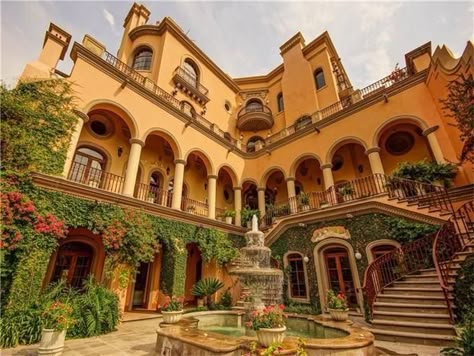 Cool homes Mexican Mansion, Hacienda Homes, Houses In Mexico, Mexican Hacienda, Hacienda Style Homes, Mexico House, Mexican Home Decor, Casas Coloniales, Spanish Style Homes