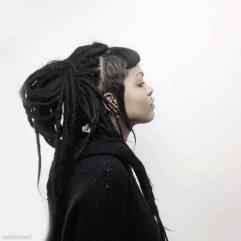 Dreadlocks Diy, Women With Dreadlocks, Rock Hairstyles, Gothic Hairstyles, Goth Hair, Cool Makeup Looks, Dread Hairstyles, Appreciation Post, Short Hair Haircuts