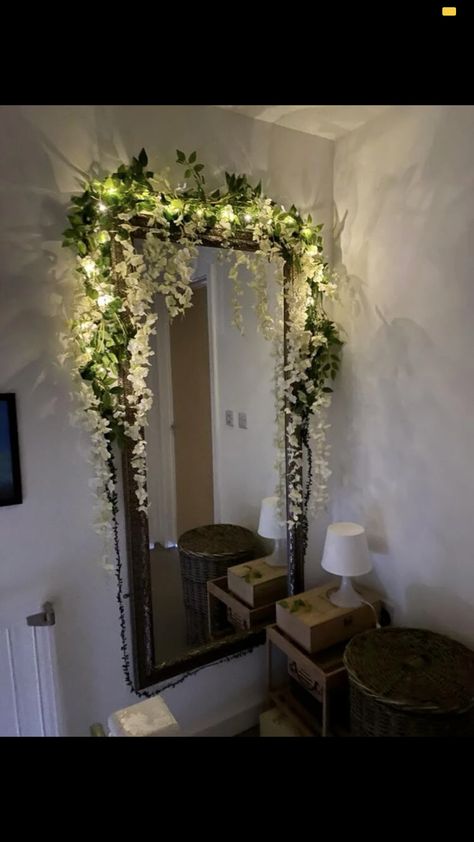 Fantasy Themed Bathroom, Fairy Corner Bedroom, Nature Themed Rooms Bedrooms, Forest Themed Dorm Room, Fairy Forest Room Ideas, Whimsical Fairy Room Decor, Fairy Bathroom Aesthetic, Lotr Bedroom Ideas, Fairy Tale Bedroom Adult