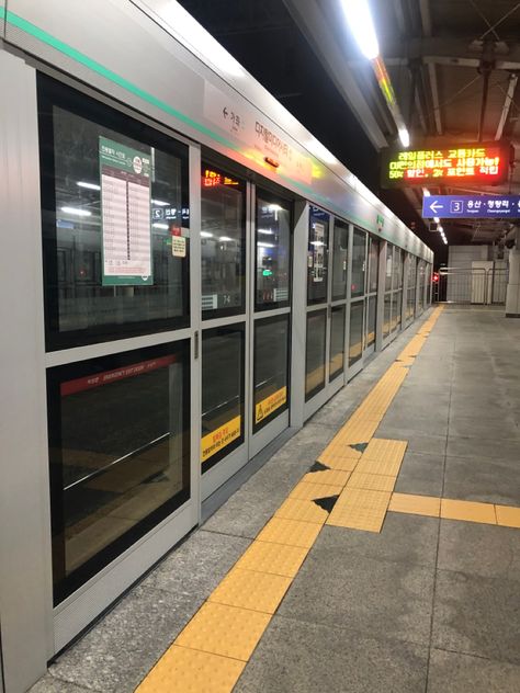 Inside a Korea train station Korea Train Aesthetic, Korean Train Station, Train To Busan Aesthetic, Seoul Street Aesthetic, Korean Subway, Korea Seoul Aesthetic, Train Station Aesthetic, Seoul Trip, Seoul Aesthetic