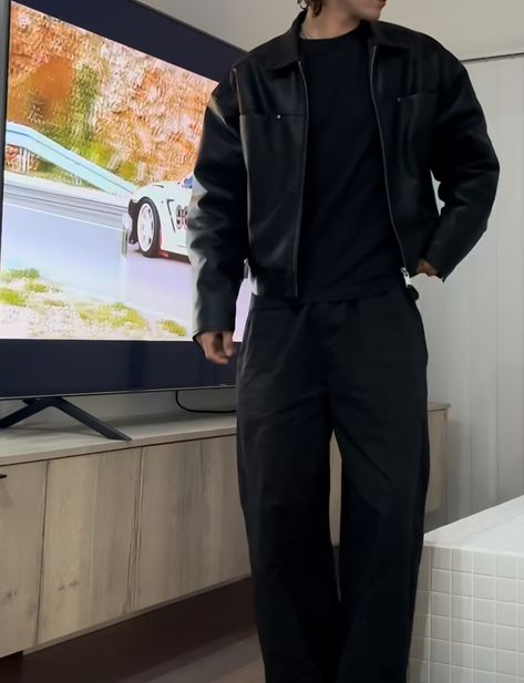 Dark Man Outfit, Mens Black Button Up Outfit, Men Casual Date Night Outfit, Outfit Men Inspiration, Night Fits Men, Full Black Outfit Men Casual, All Black Winter Outfit Men, Starboy Outfit Winter Men, Guy Date Outfits