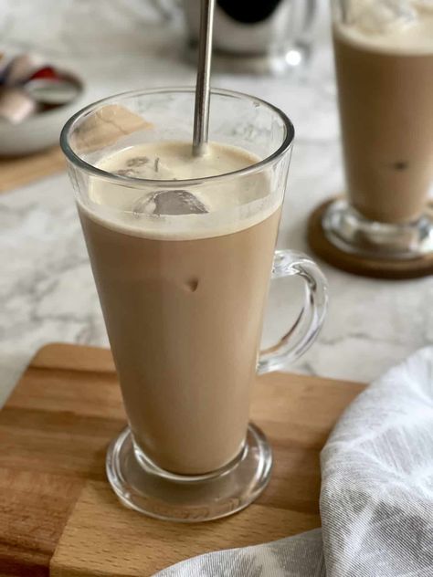 How To Make Nespresso Iced Coffee (Easy Recipe) Iced Coffee Easy, Nespresso Iced Coffee, Nespresso Coffee Capsules, Nespresso Pods, Easy Coffee Recipes, Easy Coffee, Ice Coffee Recipe, Coffee Uses, Frothing Milk